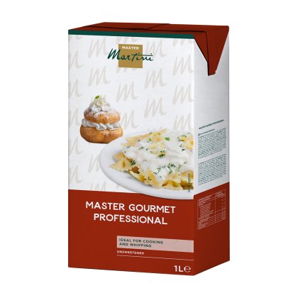 1公升裝Master Martini Master Gourmet Professional無糖鮮奶油紙盒，搭配泡芙與濃郁義大利麵展示。