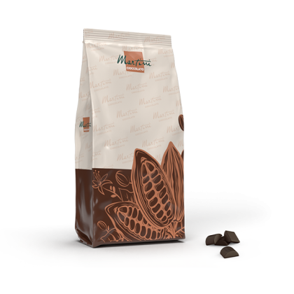Martini Cioccolato巧克力包裝，印有可可莢圖案，旁邊放著幾塊黑巧克力