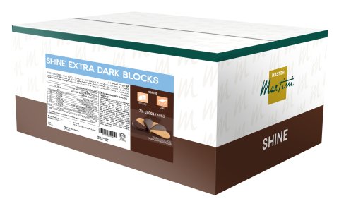 白棕色包裝盒，標示Master Martini「Shine Extra Dark Blocks」，含17%可可含量及營養標示